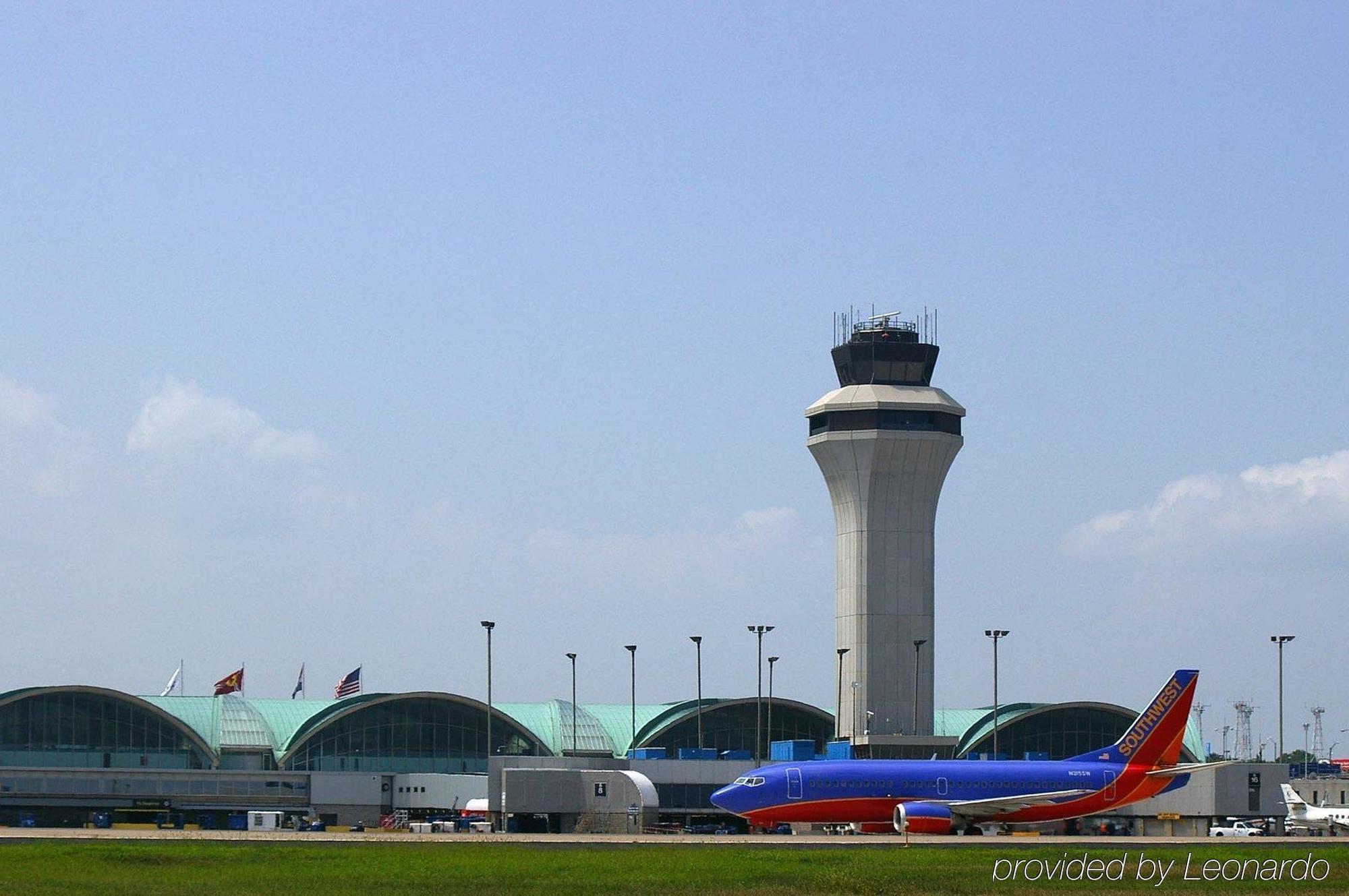 Renaissance St. Louis Airport Hotel Berkeley Екстер'єр фото