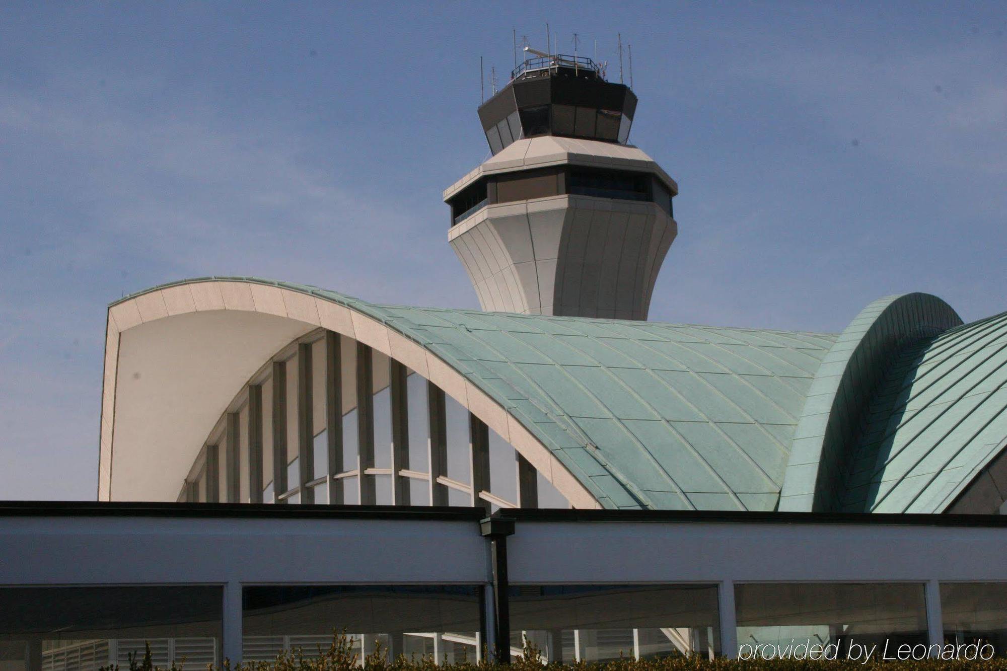 Renaissance St. Louis Airport Hotel Berkeley Екстер'єр фото