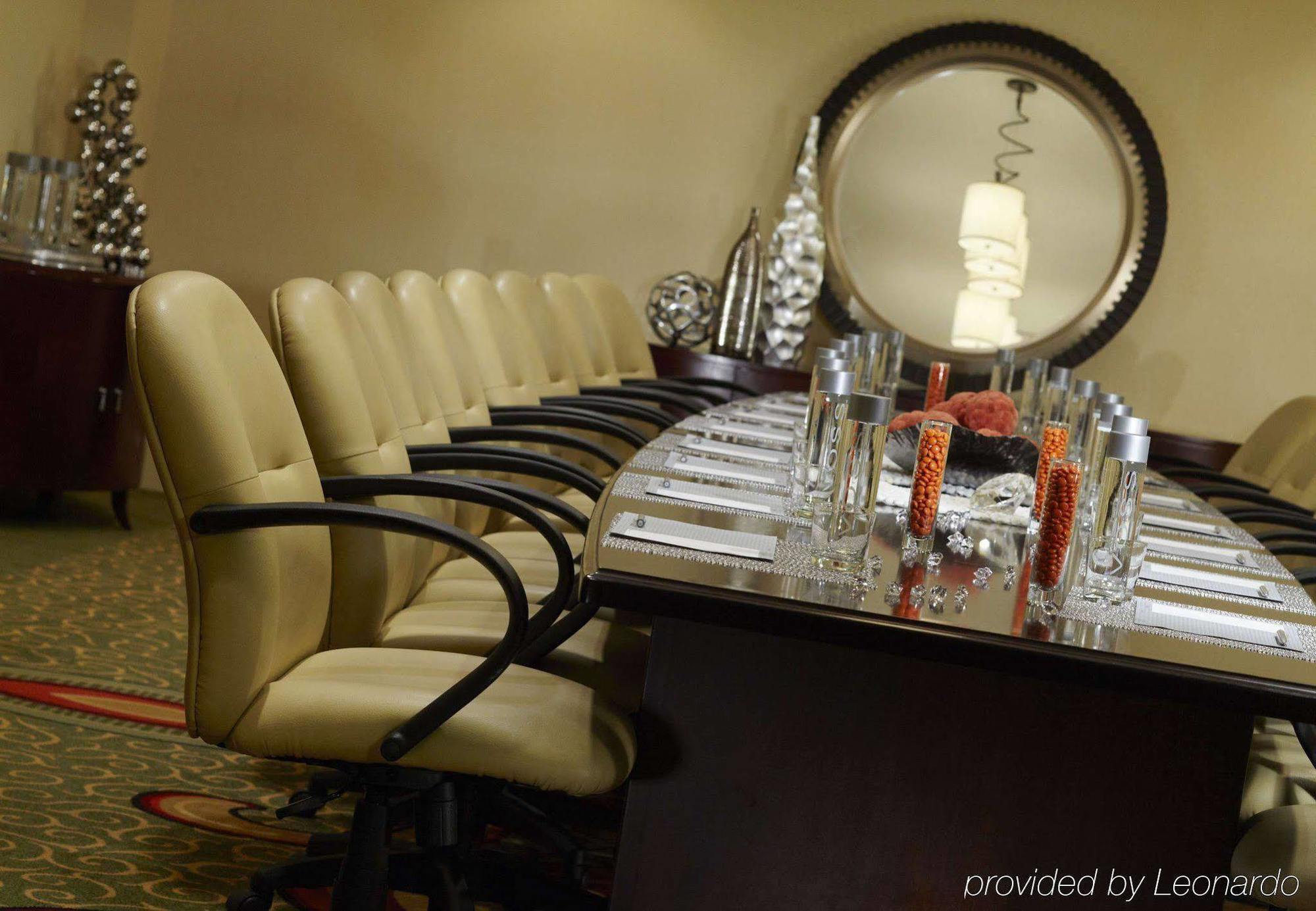 Renaissance St. Louis Airport Hotel Berkeley Бізнес фото