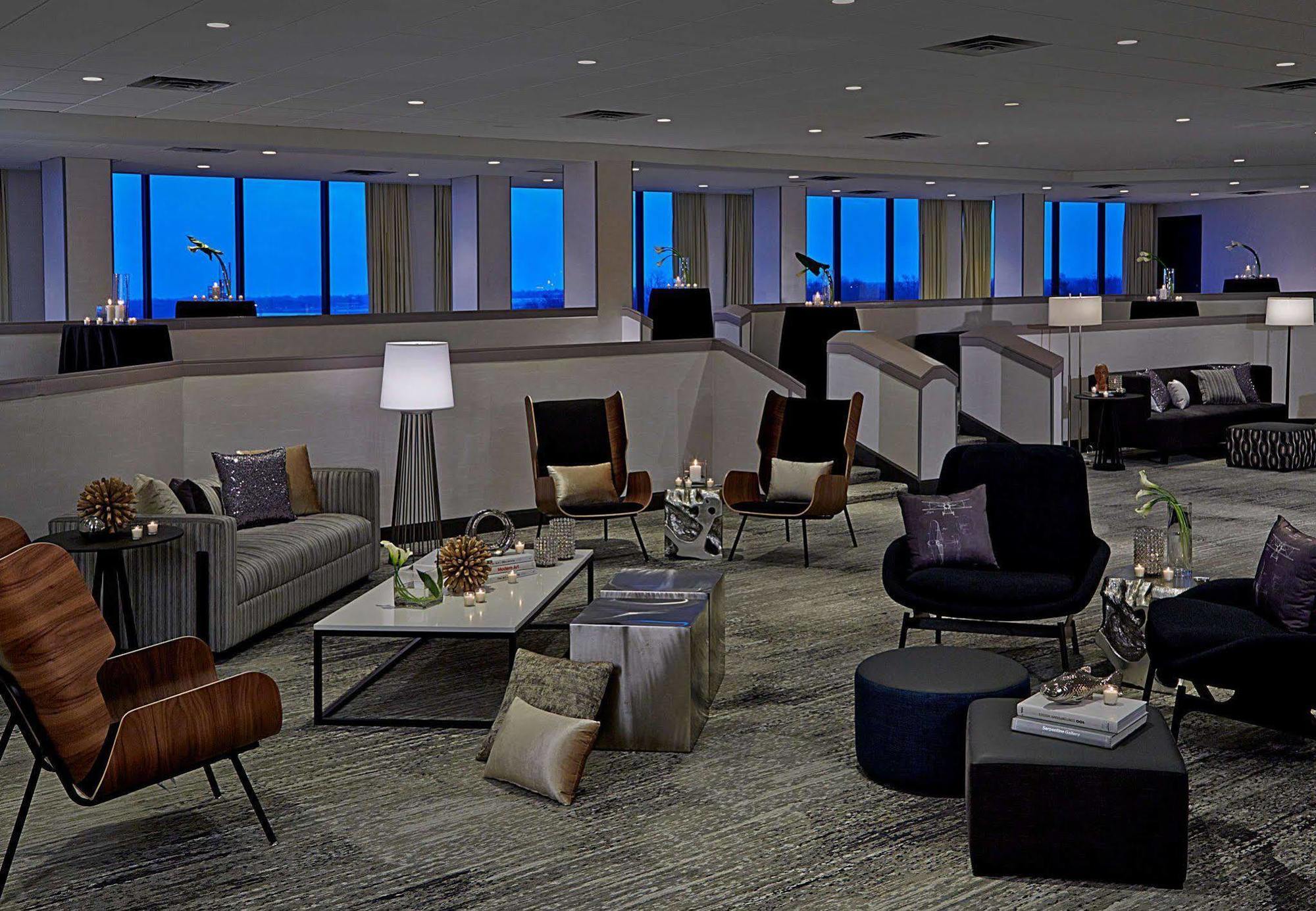 Renaissance St. Louis Airport Hotel Berkeley Екстер'єр фото