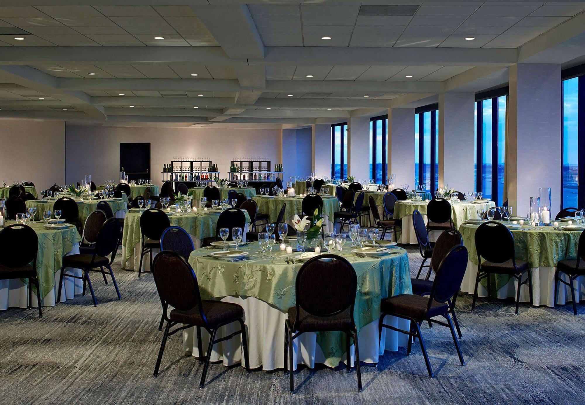 Renaissance St. Louis Airport Hotel Berkeley Екстер'єр фото