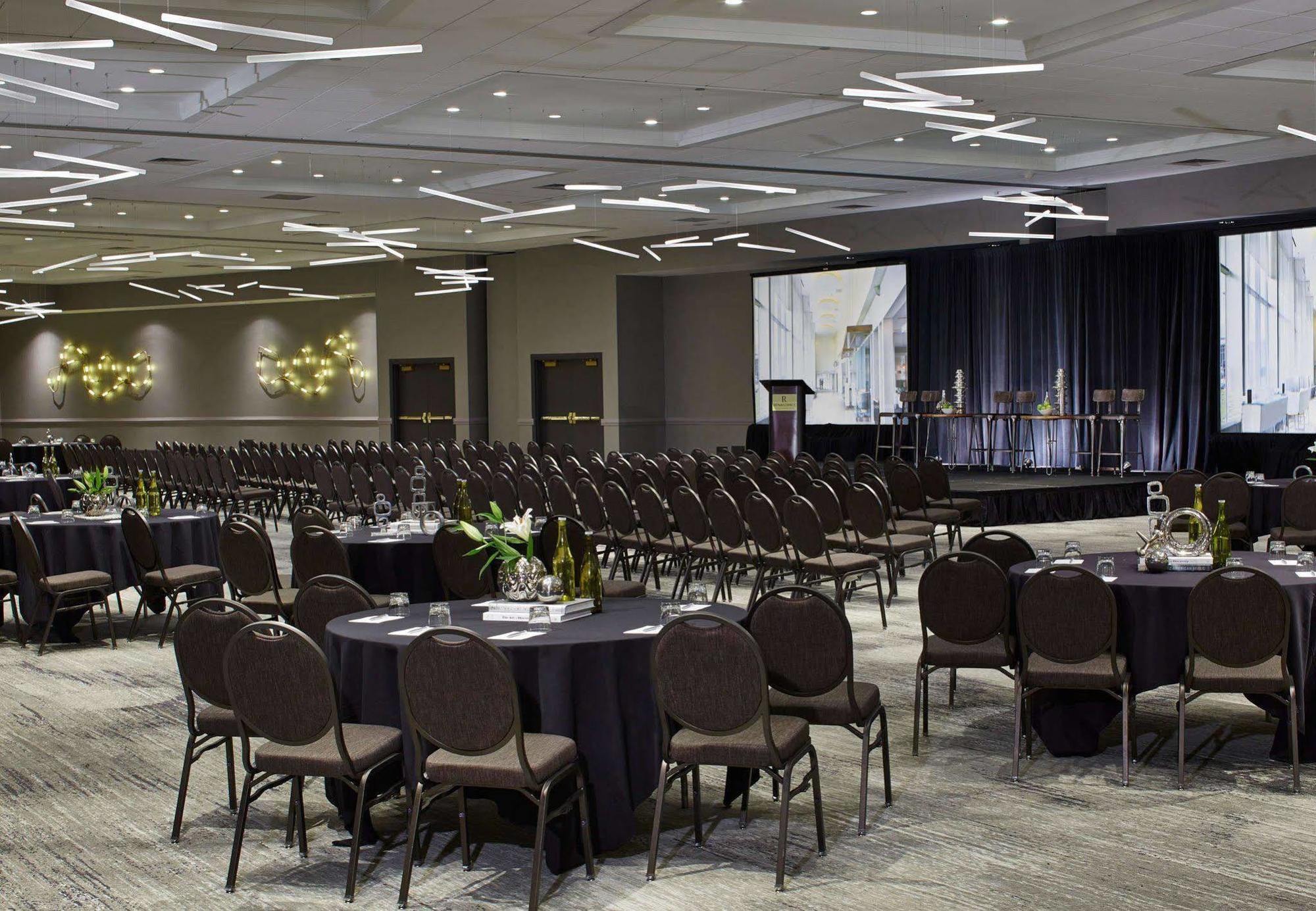 Renaissance St. Louis Airport Hotel Berkeley Екстер'єр фото